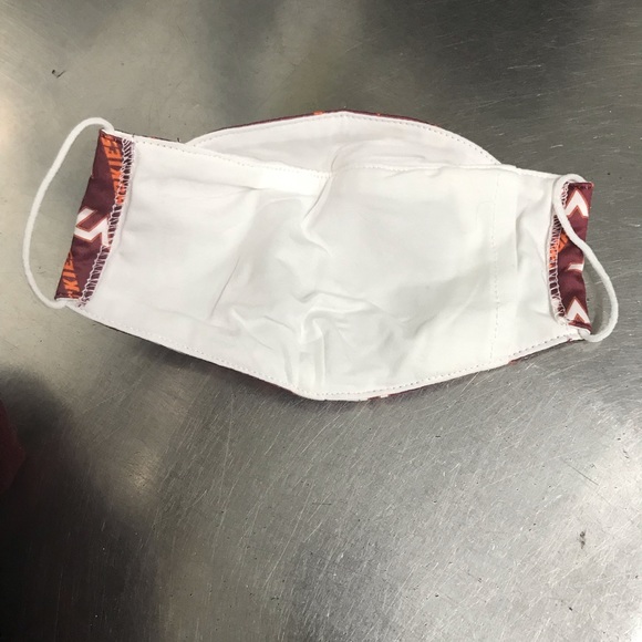 Virginia Tech Medium Women’s Fleece EUC, Foot Warmers VGUC and Mask NWOT - Picture 10 of 13